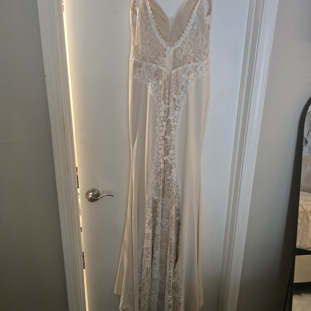 Elegant Cream Lace Dress